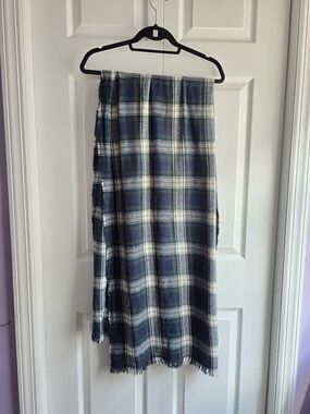 Gap Plaid Scarf in Navy And Green Length 72in Width 18in OS